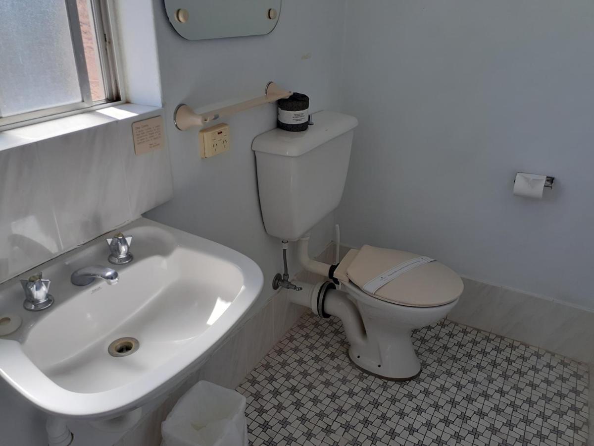 קווינביאן Crest Motor Inn מראה חיצוני תמונה