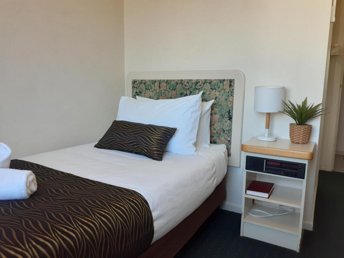 קווינביאן Crest Motor Inn מראה חיצוני תמונה