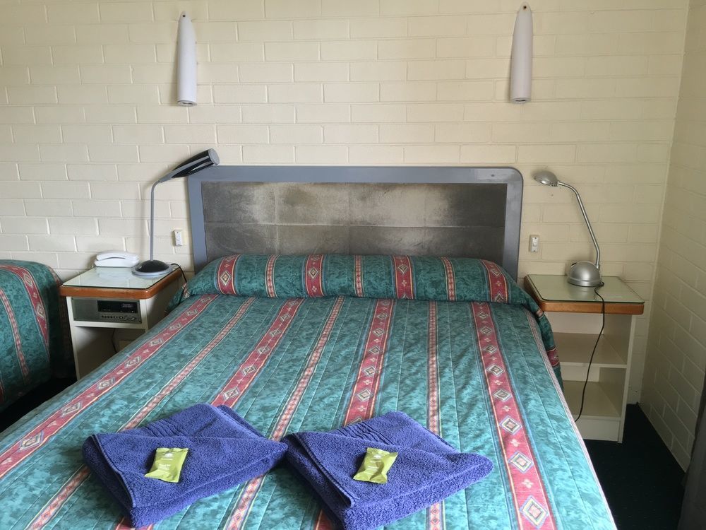 קווינביאן Crest Motor Inn מראה חיצוני תמונה