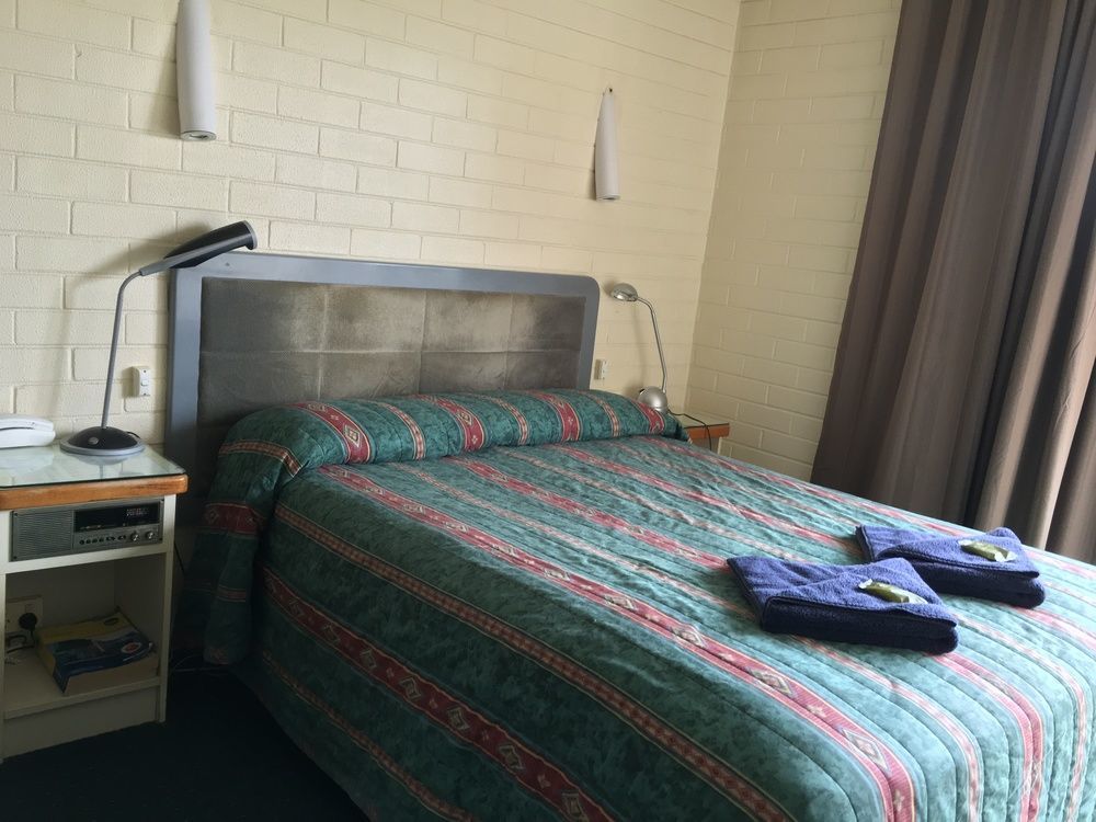 קווינביאן Crest Motor Inn מראה חיצוני תמונה