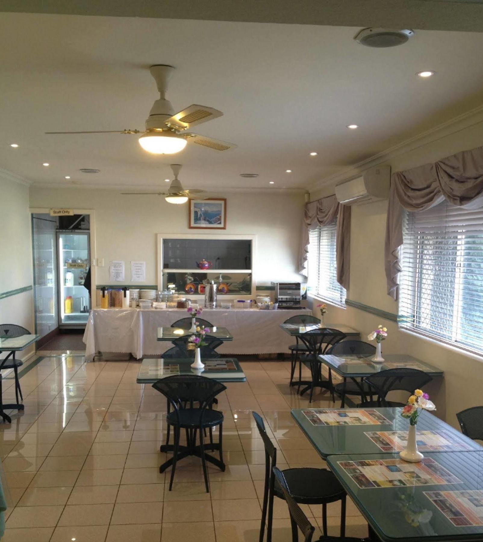 קווינביאן Crest Motor Inn מראה חיצוני תמונה