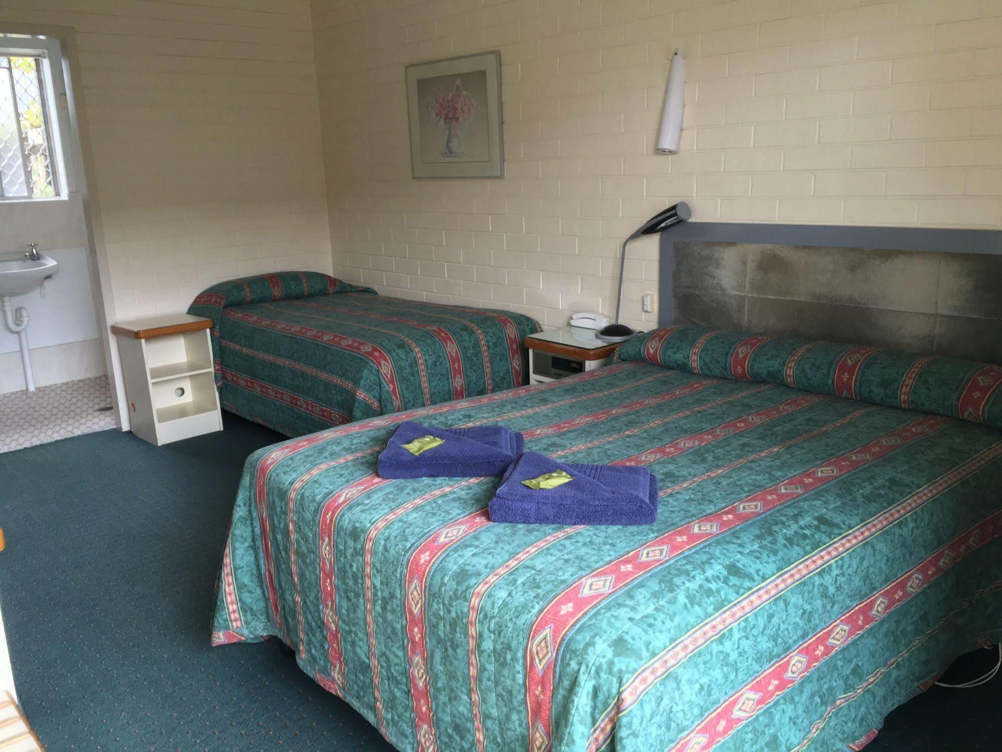 קווינביאן Crest Motor Inn מראה חיצוני תמונה