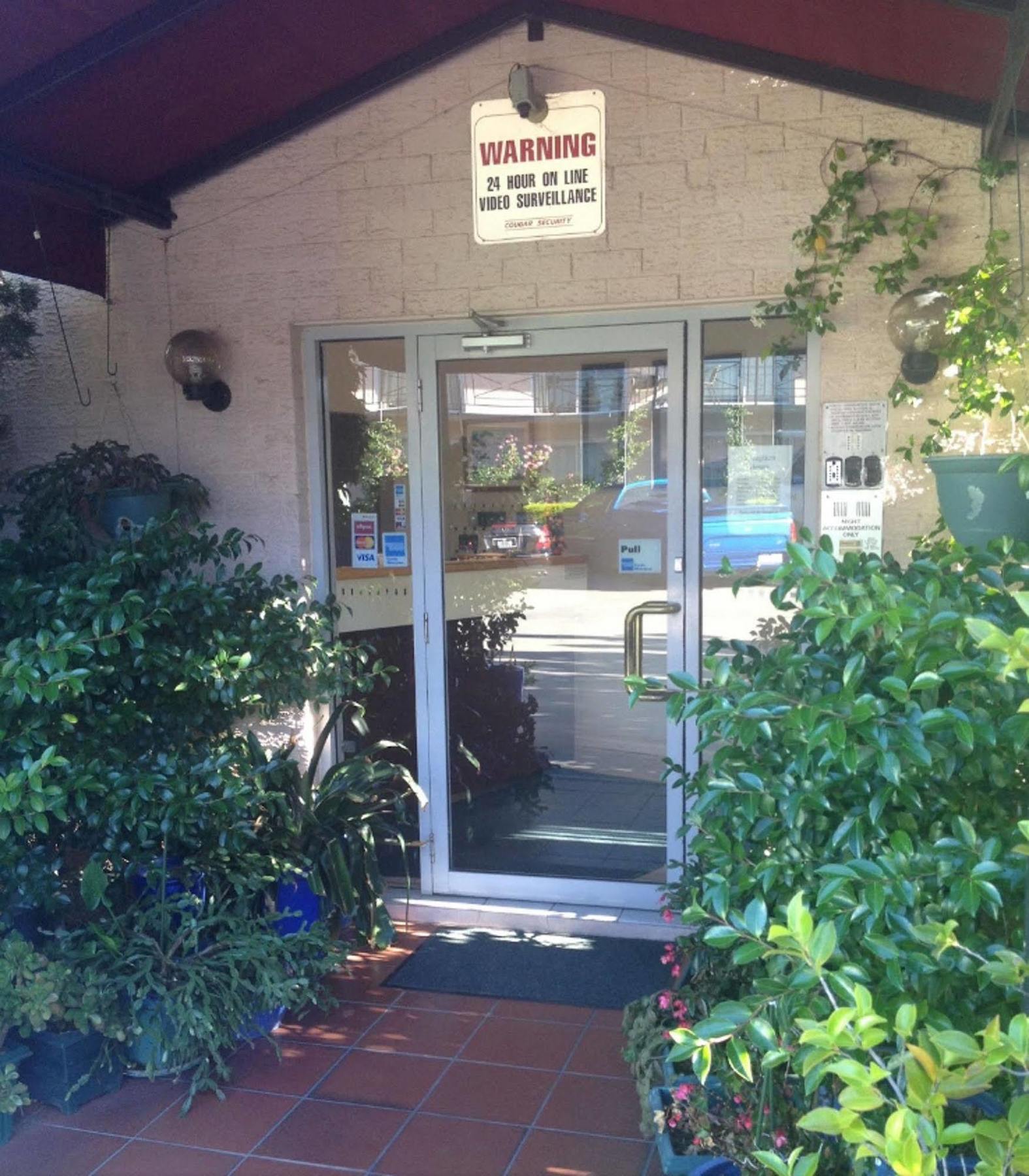 קווינביאן Crest Motor Inn מראה חיצוני תמונה